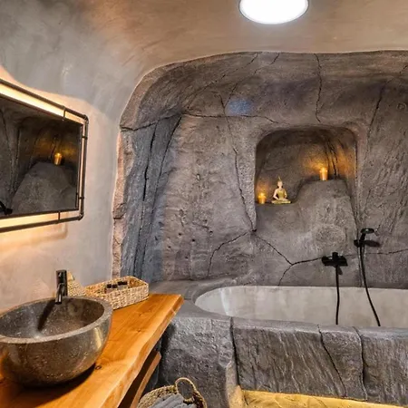 Panoramic In Akrotiri With Stunning Views 4*