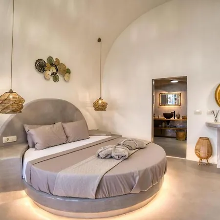 Panoramic In Akrotiri With Stunning Views Akrotírion