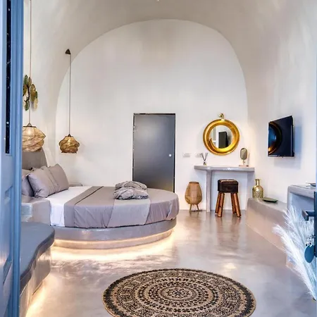 Panoramic In Akrotiri With Stunning Views