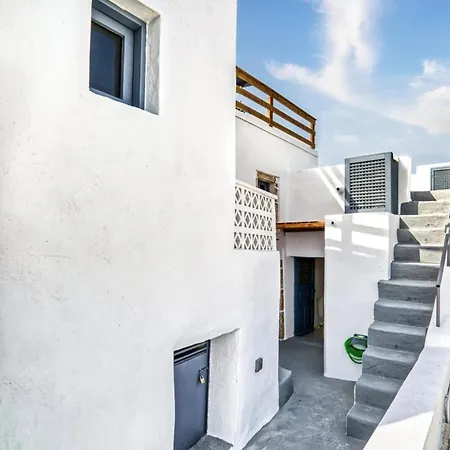 Panoramic In Akrotiri With Stunning Views 4*