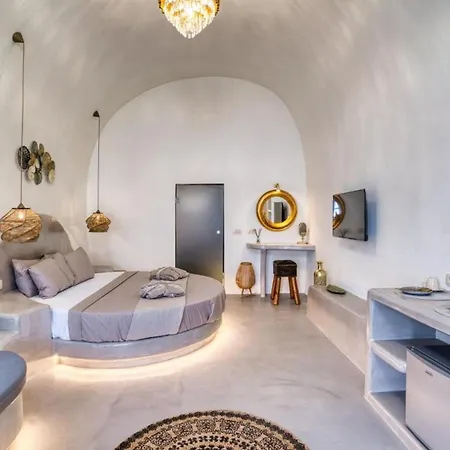 Panoramic In Akrotiri With Stunning Views