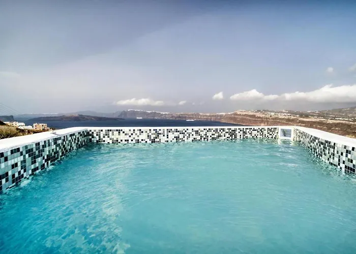 Panoramic In Akrotiri With Stunning Views 4*