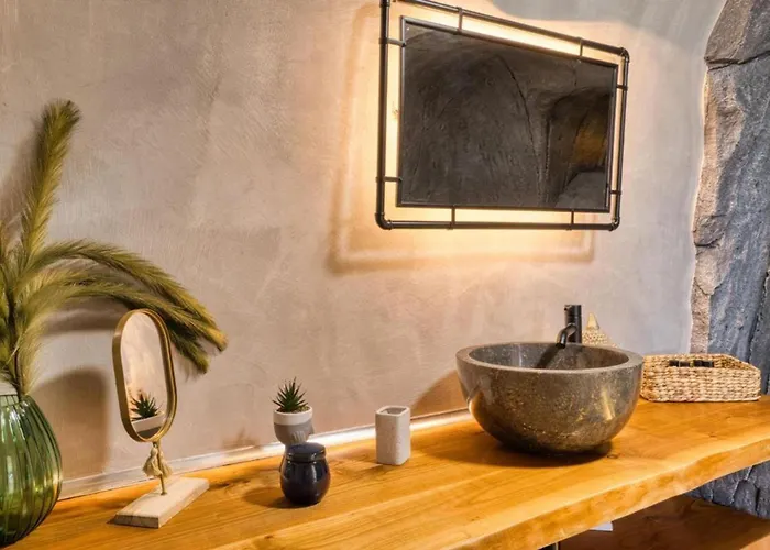 Panoramic In Akrotiri With Stunning Views Akrotírion