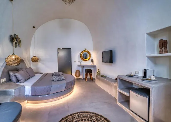 Konukevi Panoramic In Akrotiri With Stunning Views