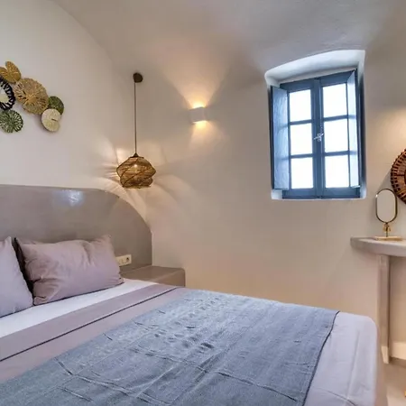 Panoramic In Akrotiri With Stunning Views 4*