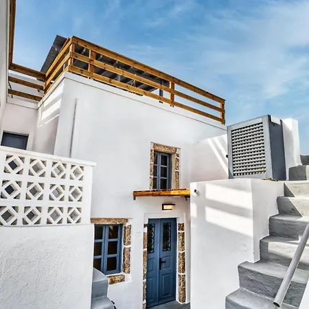 Panoramic In Akrotiri With Stunning Views 4*