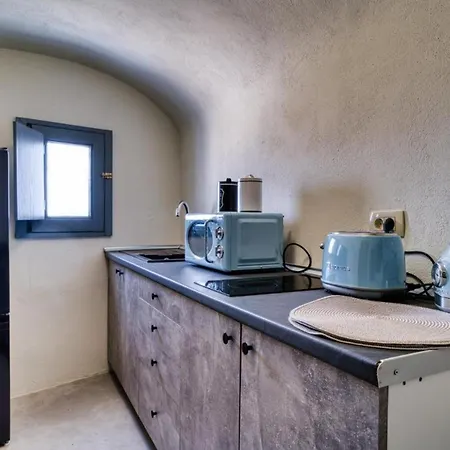 Panoramic In Akrotiri With Stunning Views 4*