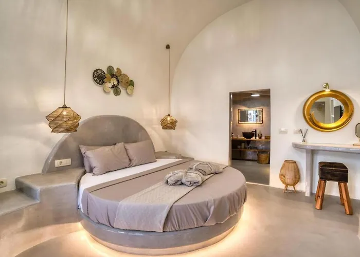 Panoramic In Akrotiri With Stunning Views Akrotírion