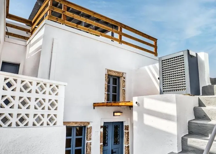 Panoramic In Akrotiri With Stunning Views 4*