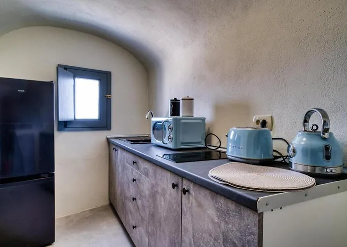 Panoramic In Akrotiri With Stunning Views 4*