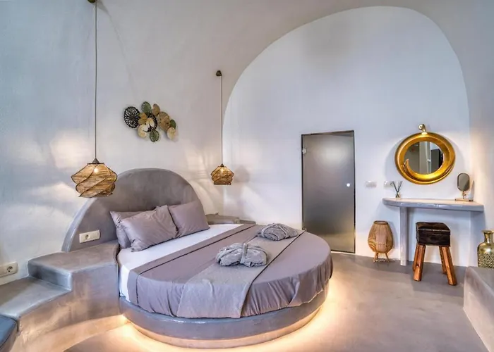 Panoramic In Akrotiri With Stunning Views Akrotírion