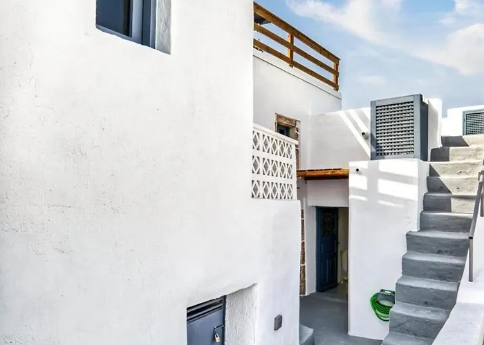 Panoramic In Akrotiri With Stunning Views 4*